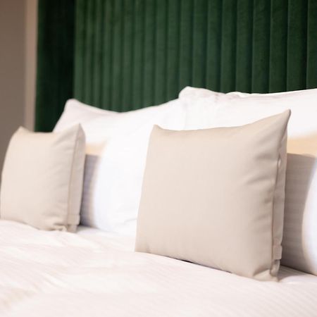 R.Hotel Чернивци Екстериор снимка