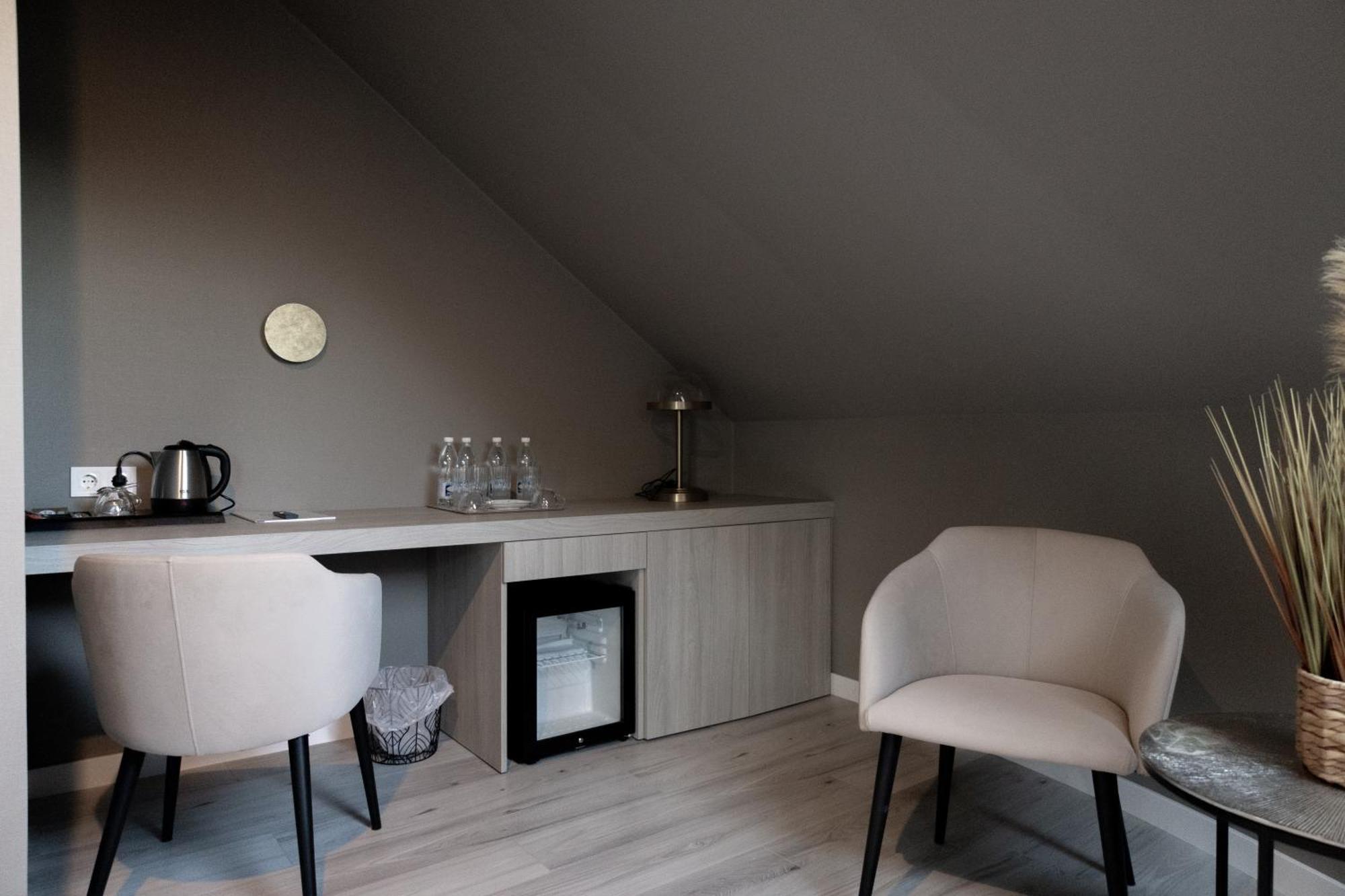 R.Hotel Чернивци Екстериор снимка