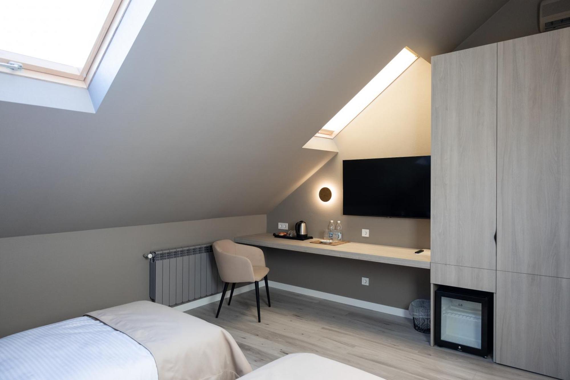 R.Hotel Чернивци Екстериор снимка
