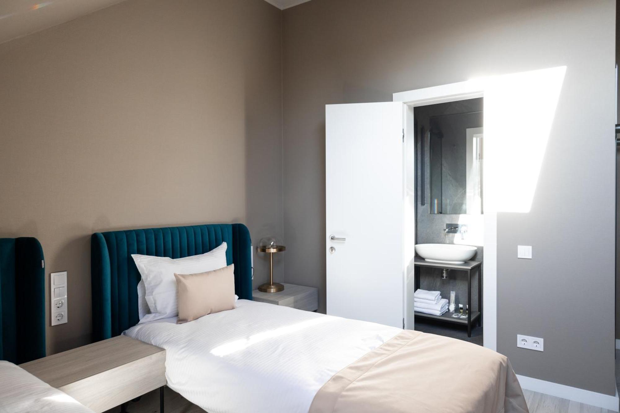 R.Hotel Чернивци Екстериор снимка