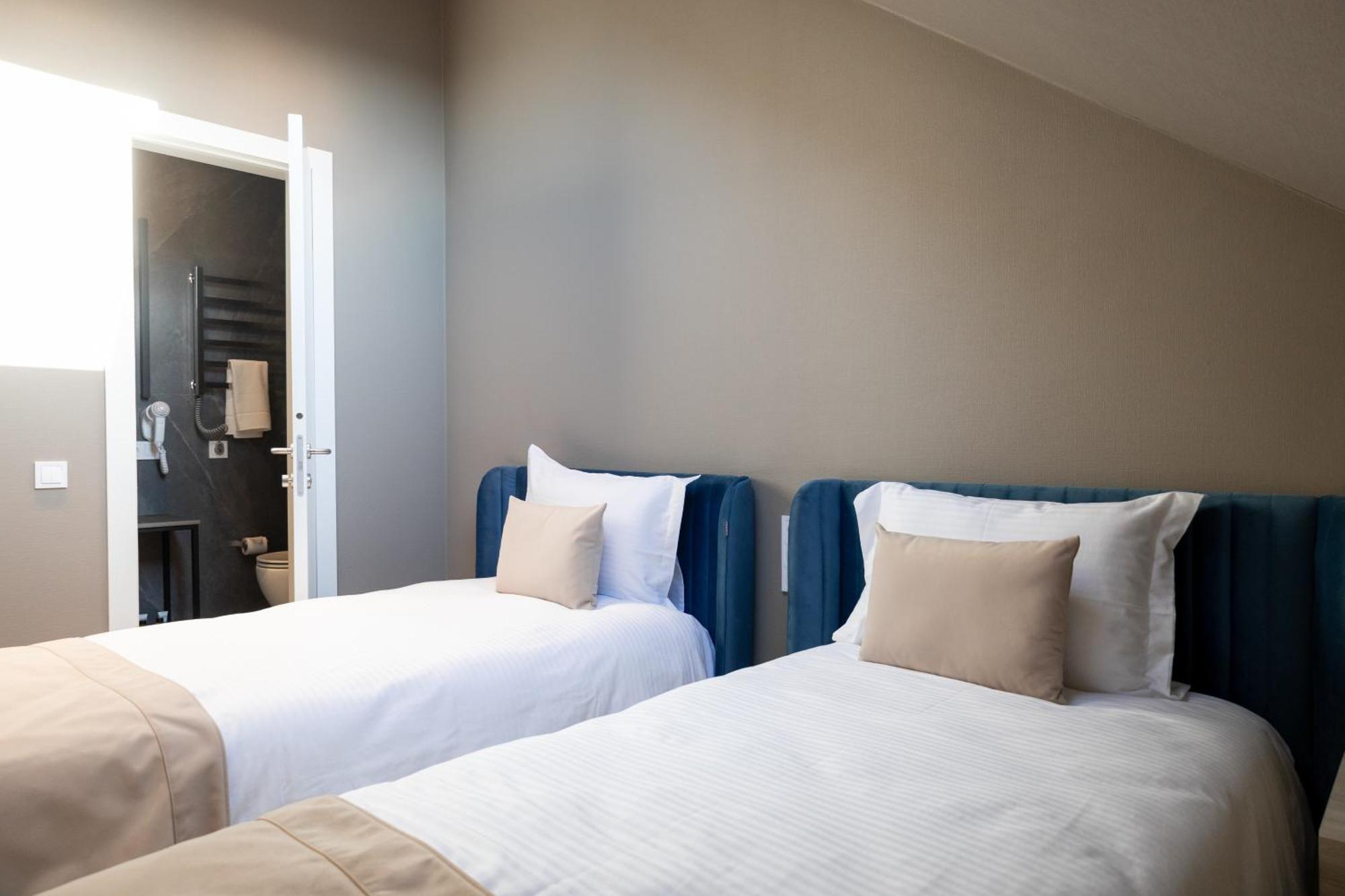 R.Hotel Чернивци Екстериор снимка
