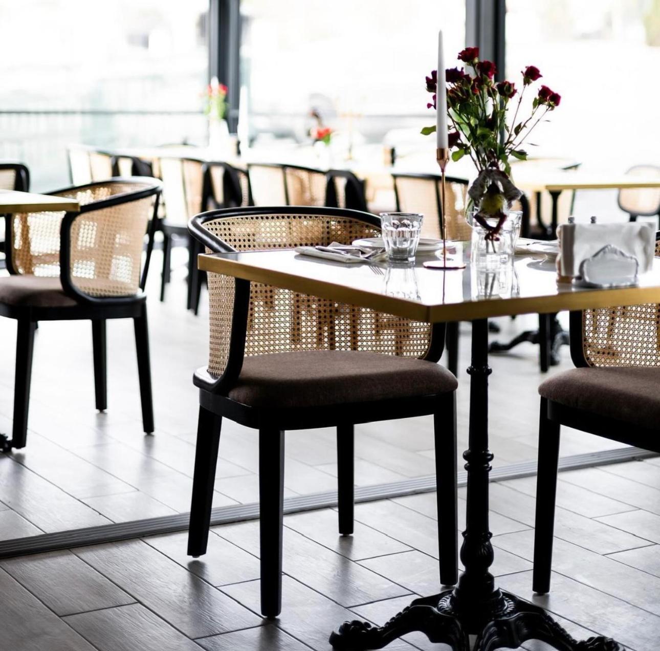 R.Hotel Чернивци Екстериор снимка