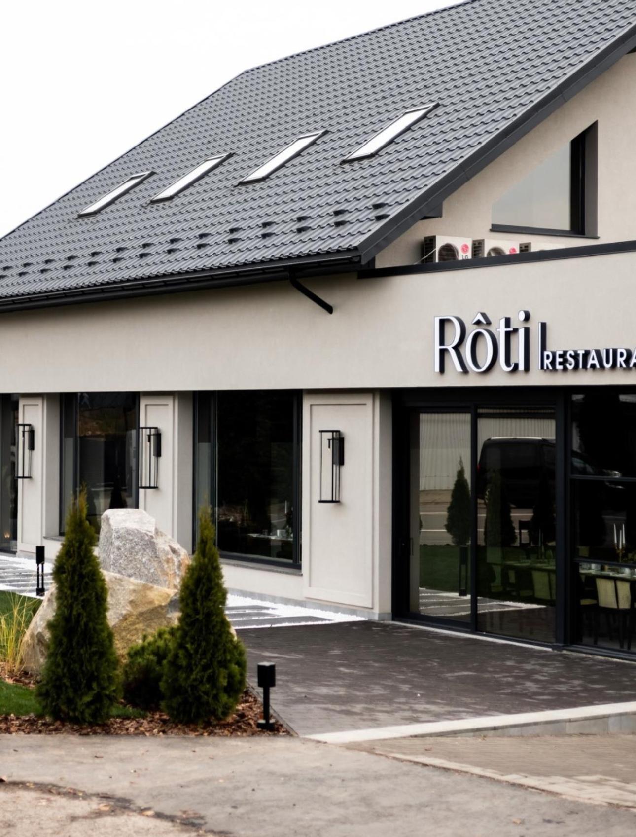 R.Hotel Чернивци Екстериор снимка